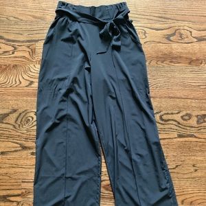 luluemon noir pants